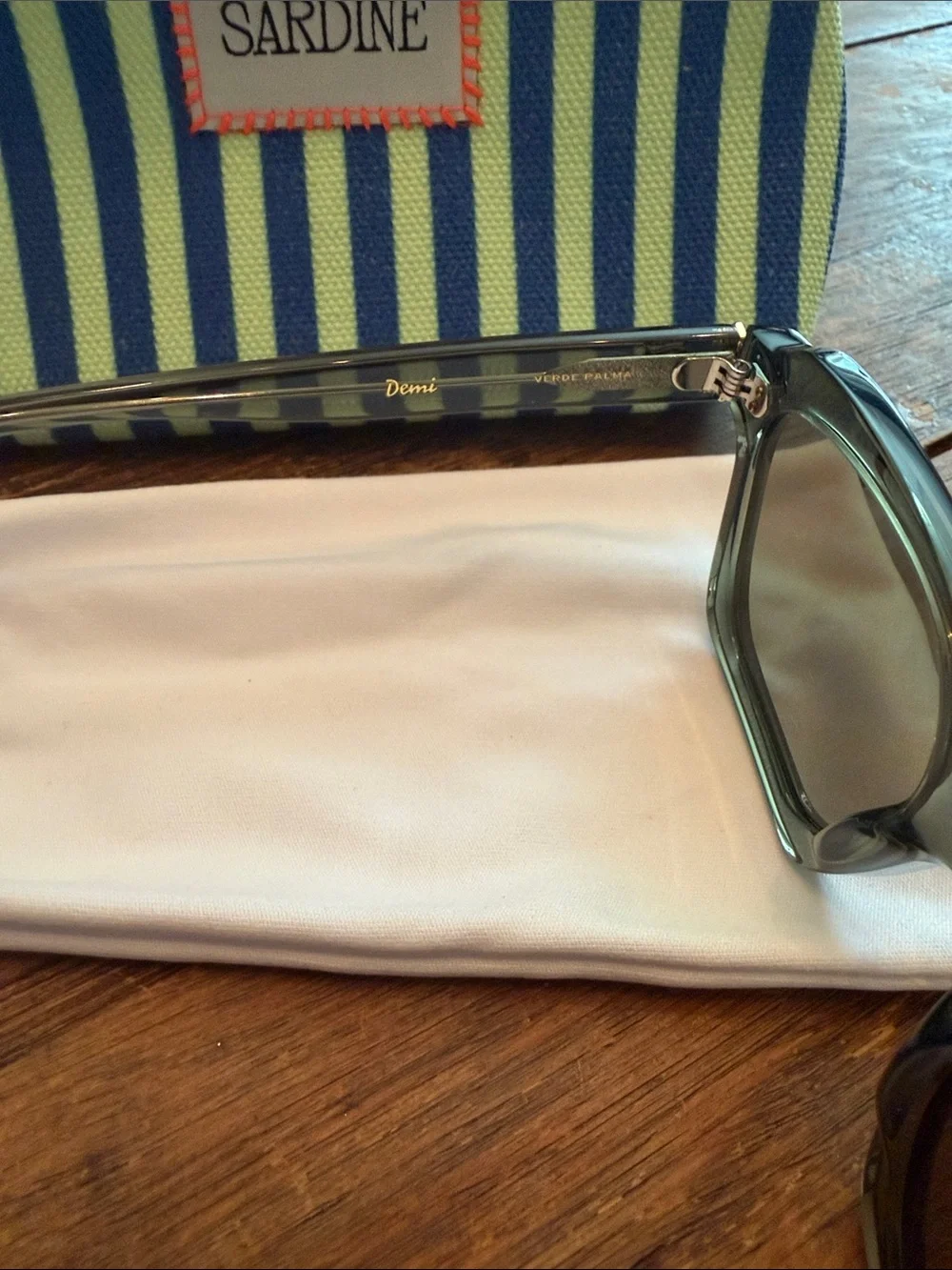 Sardine translucent cateye